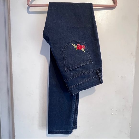 Alloy Apparel TALL Power Stretch Jeans with embroidered detail || women’s US6 - Picture 2 of 4